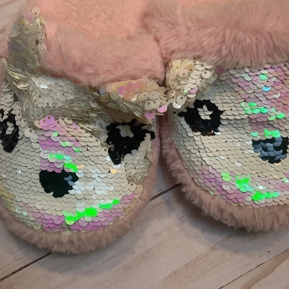 Cute glittery lamb slippers🐑